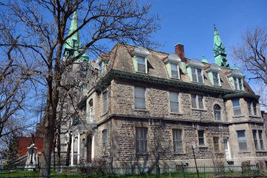 MONTREAL QUEBEC CANADA - 05 07 2020: Kuruluş Saint--de-Verceil Katolik cemaati: 1897. Vercelli Eusebius, Sardinyalı bir piskopostu ve bir aziz olarak kabul edilir. Athanasius 'la birlikte.