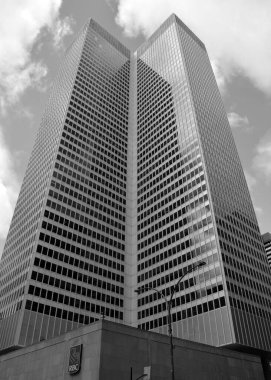 MONTREAL QUEBEC CANADA - 04 07 2020: Place ville Marie 'nin binası .1 Place Ville Marie 47 katlı, haçlı ofis kulesi 1962' de Uluslararası stilde inşa edildi..