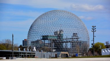MONTREAL, CANADA - 05 07 2020: Biyosfer Montreal 'de çevreye adanmış bir müzedir. 1967 Dünya Fuarı için ABD 'nin eski pavyonunda bulunan Parc Jean-Drapeau, Expo 67.