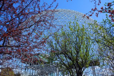 MONTREAL, CANADA - 05 07 2020: Biyosfer Montreal 'de çevreye adanmış bir müzedir. 1967 Dünya Fuarı için ABD 'nin eski pavyonunda bulunan Parc Jean-Drapeau, Expo 67.
