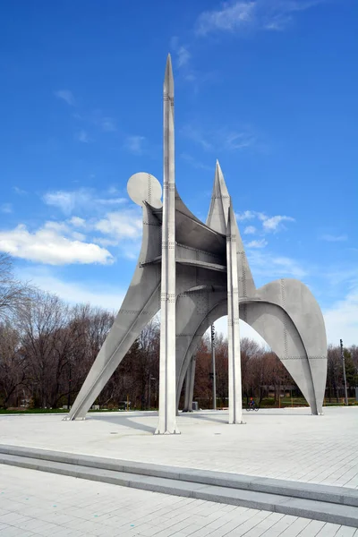 Montreal Canada 2020 Γλυπτό Του Alexander Calder Homme Στα Γαλλικά — Φωτογραφία Αρχείου