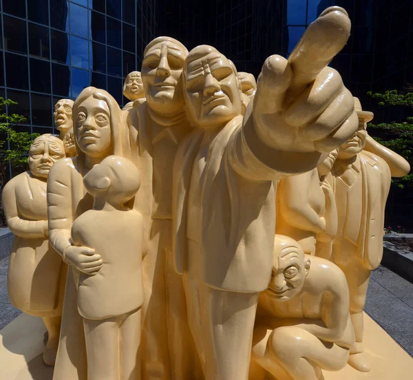 Монреаль Канада 202 2020 Освещенная Толпа Публичная Скульптура Выполненная 1985 — стоковое фото