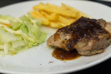  ızgara domuz biftek