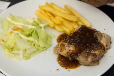  ızgara domuz biftek