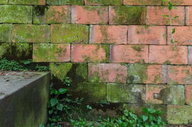 eski kırmızı tuğla duvar 