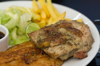  ızgara domuz biftek