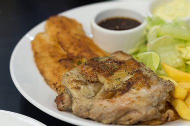  ızgara domuz biftek