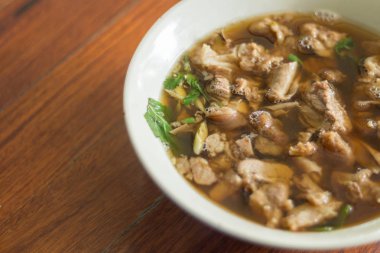 Sığır iç organlar Tay baharatlı ve ekşi çorbası