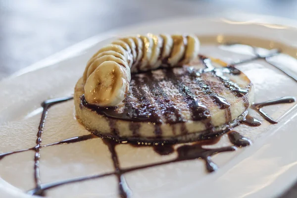 çikolata şurubu ile Pancakes