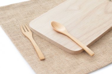 Ahşap mutfak eşyaları (kaşık, çatal, ahşap plaka)
