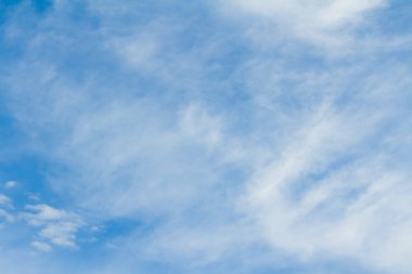 Mavi Gökyüzü ve Bulutlar