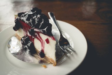 kek krem peynir ve yaban mersini