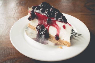 kek krem peynir ve yaban mersini