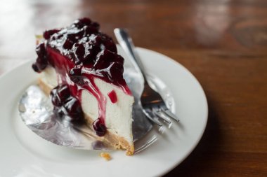 kek krem peynir ve yaban mersini