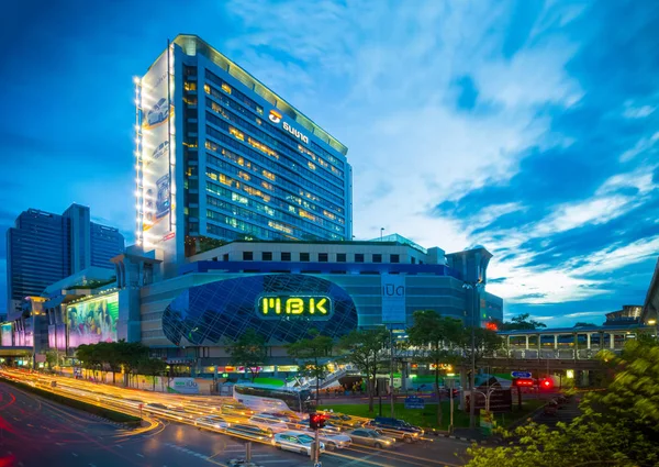 Mbk alışveriş merkezi erken gece zamanlı peyzaj