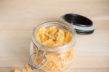 kavanozun içinde tahıl Mısır gevreği