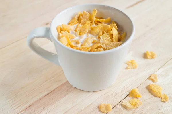 Milk and fresh cereal cornflakes — Stock Photo, Image