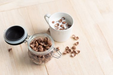 çikolata tahıl Mısır gevreği ve süt breafast için