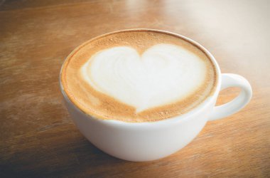 köpük sütlü sıcak kahve