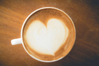 köpük sütlü sıcak kahve