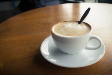 köpük sütlü sıcak kahve