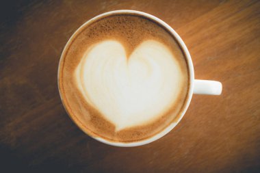 köpük sütlü sıcak kahve