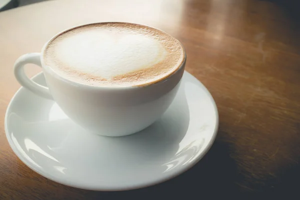 Café caliente con leche de espuma — Foto de Stock