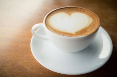 köpük sütlü sıcak kahve