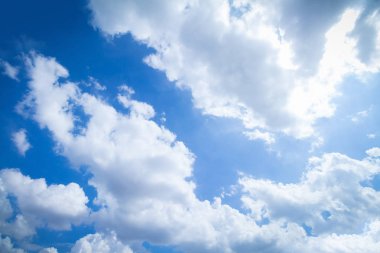 Mavi Gökyüzü ve Bulutlar 