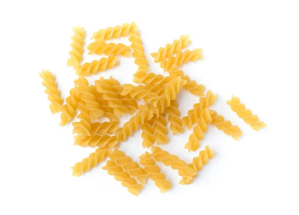 Ongekookte macaroni geïsoleerd op een witte achtergrond. Droge macaroni p — Stockfoto
