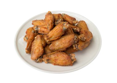 Kızarmış tavuk kanatları ve gevrek sarımsak beyaz backgrou izole