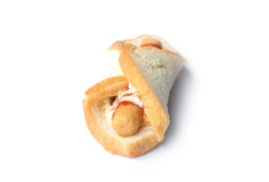 beyaz arka plan üzerinde izole ketçap ile sandviç sosis