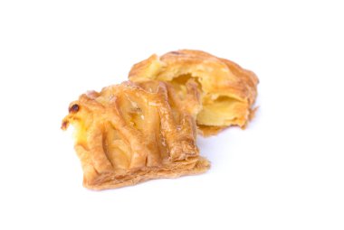 beyaz arka plan üzerinde izole gevrek ananas pasta yakın