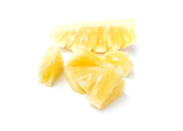 Ananas pelato per la stagione estiva isolato su sfondo bianco — Foto Stock