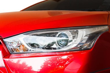 Baş ışık kırmızı araba.