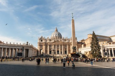 Saint Peter's Basilica Dikilitaş ve Noel ağaç görünümünden ile