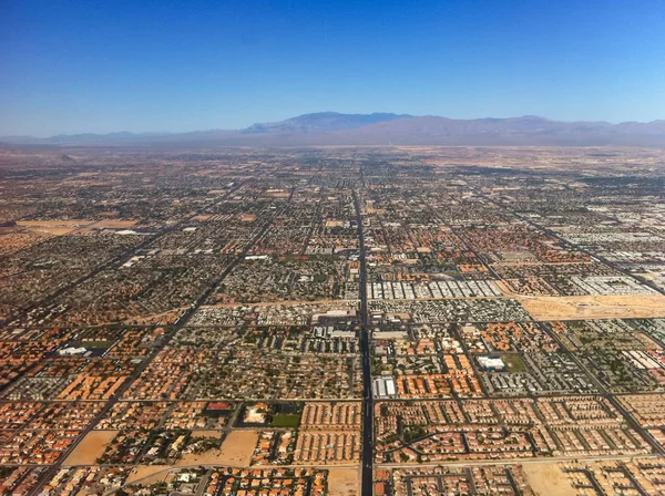 Letecký pohled na město poblíž Las Vegas, Usa. — Stock fotografie