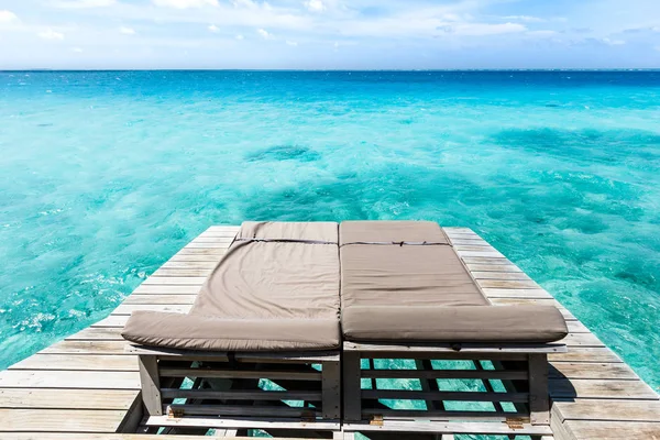 Maldivler denizde koltuk. — Stok fotoğraf