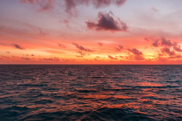 Mare all'ora del tramonto . — Foto Stock