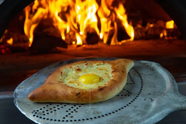 Uma Torta Queijo Tradicional Retirada Forno — Fotografia de Stock