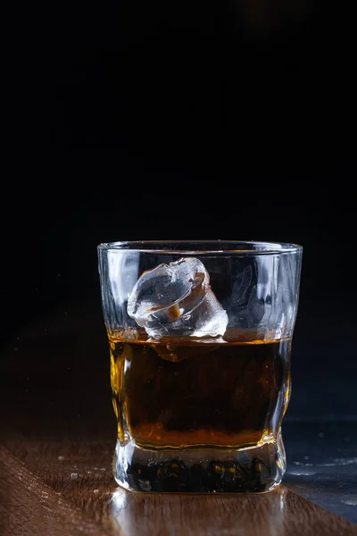 Glass Whiskey Ice Bar Counter — Stock Photo, Image