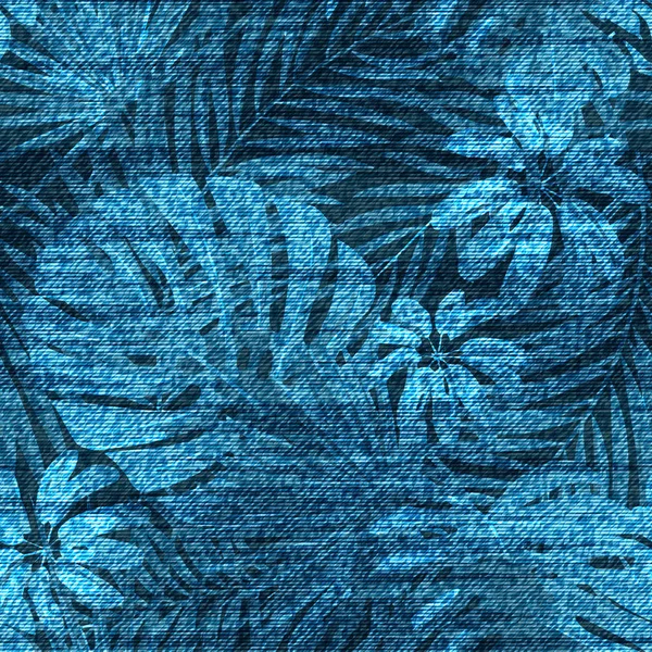 Vector denim exotiska sömlös bladmönster. Bleknat jeans bakgrund med tropiska växter. Blå jeans tyg bakgrund — Stock vektor