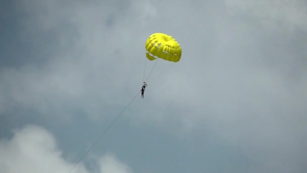 Parachuting in the sky. HD 1080. Slow Motion. Slowmo — Stock Video