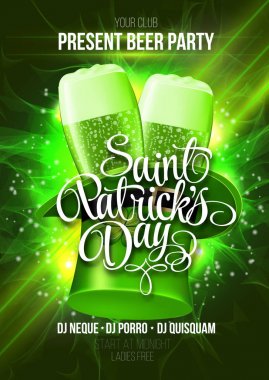 Üç bira gözlük ve yazı ile tasarım konsepti: St Patricks Günü. Reklam, davet, poster, tebrik kartı, afiş, kutlama, Restoran ve bar menü için mükemmel. Vektör çizim.