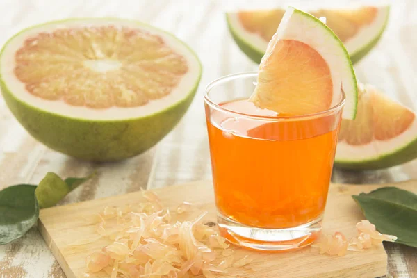 Frischer Grapefruitsaft — Stockfoto