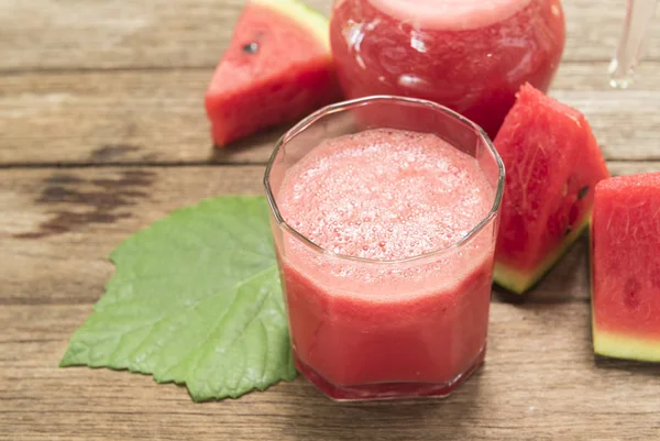 Smoothies arbuza i arbuza w plasterkach — Zdjęcie stockowe