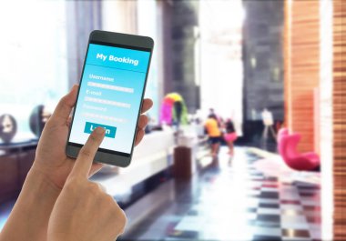 cep akıllı telefon Rezervasyon otel tutan yakın çekim görünümü.