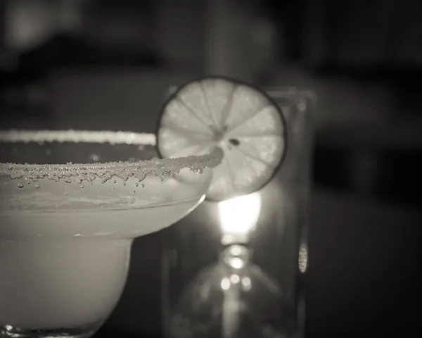 Margarita Cocktail Baren Svart Vita Toner Valt Fokus — Stockfoto