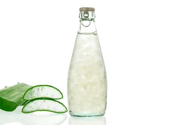 Sok Aloesu Vera Szklanych Butelkach Białym Tle Dla Zdrowia — Zdjęcie stockowe