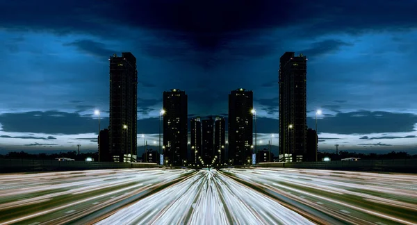 Speed City, paisaje urbano iluminando el camino de un coche — Foto de Stock